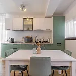 Cozy Unique In 4* Brasov