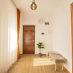 Cozy Unique In 4*