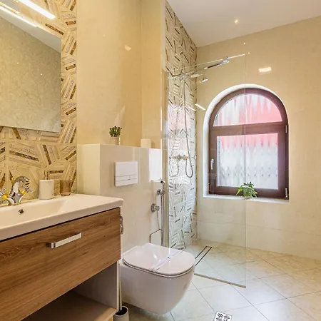 Aparthotel Cozy Unique In 4*