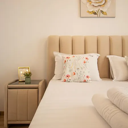 Апарт-готель Unique And Cozy In *