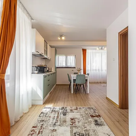 Apart-hotel Unique Aparthotel In Brasov 4*