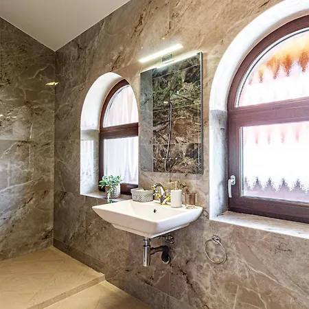 Cozy Unique In 4* Brasov