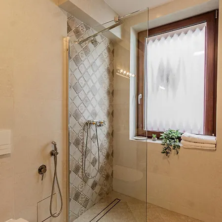 Cozy Unique In 4*
