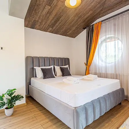 Unique Aparthotel In Brasov Apart-hotel 4*